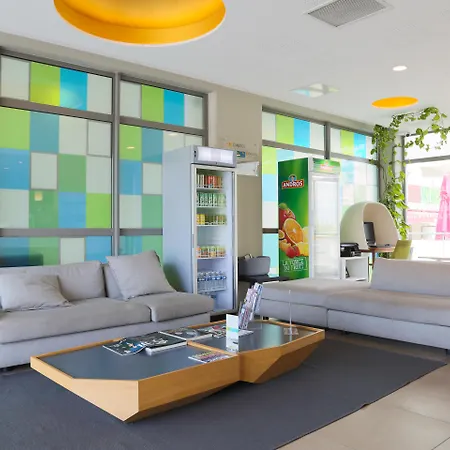 Q7 7 Aparthotel 4*