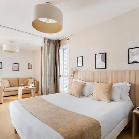 Q7 7 Aparthotel 4*