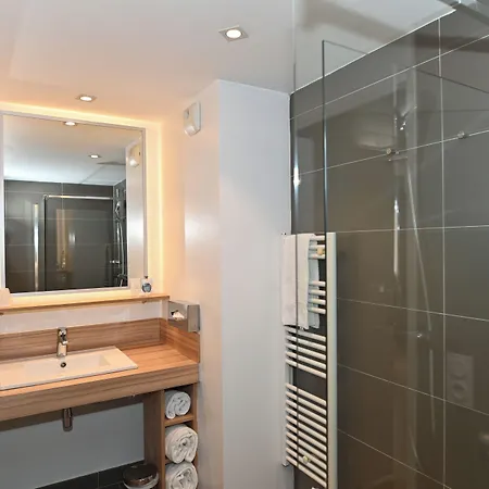 Aparthotel Q7 7 4*