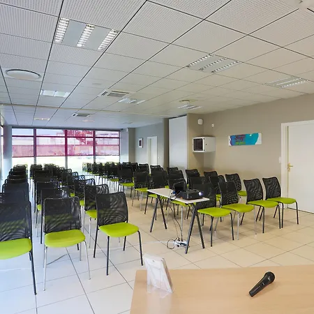 Q7 7 מלון דירות