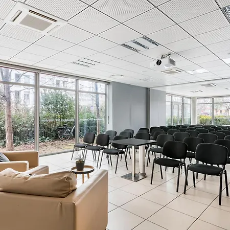 Q7 7 מלון דירות 4*