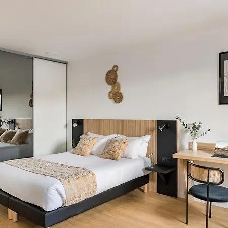 מלון דירות Q7 7