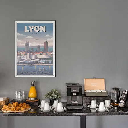 Q7 7 מלון דירות ליון