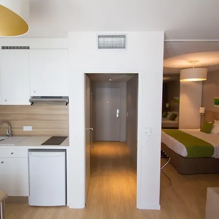 Q7 7 מלון דירות ליון