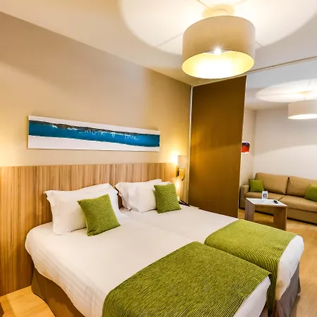 Q7 7 Aparthotel 4*