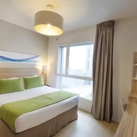 Q7 7 Aparthotel 4*